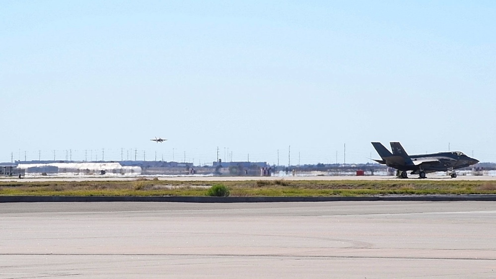 VFA-97, VFA-122, VAQ-129 arrive in Arizona ahead of Super Bowl LVII