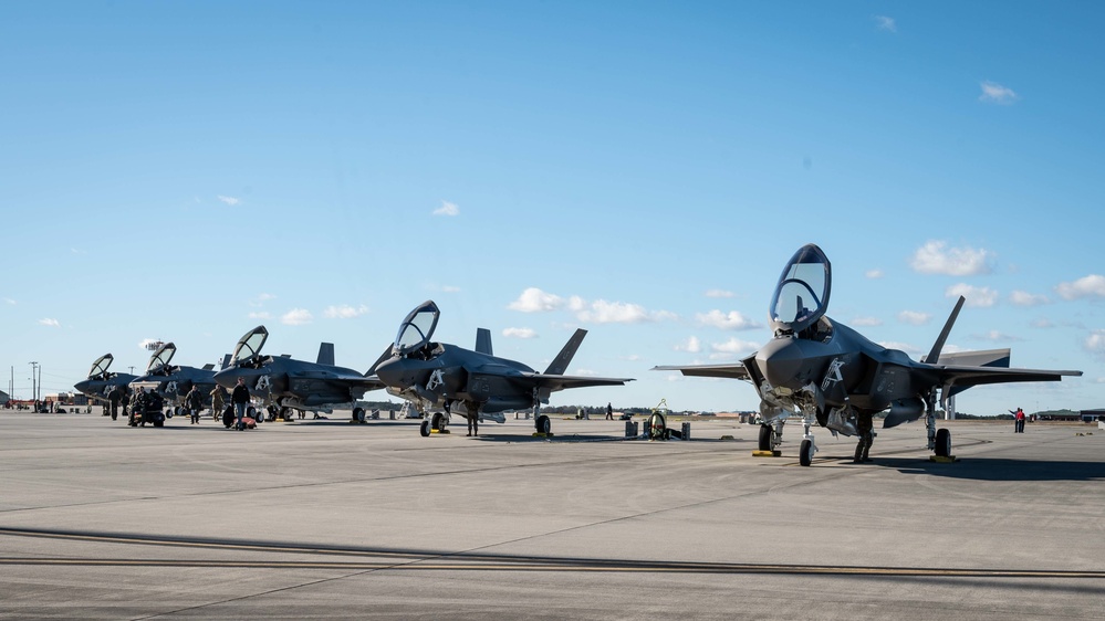 Luke AFB F-35 student pilots arrive at ADC