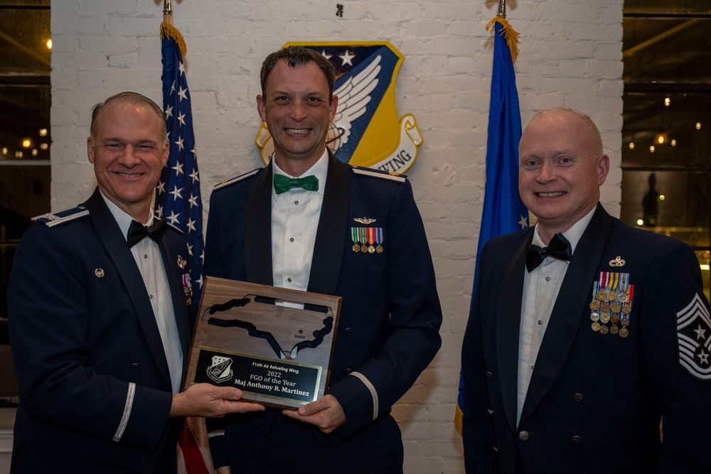 916 ARW presents annual awards