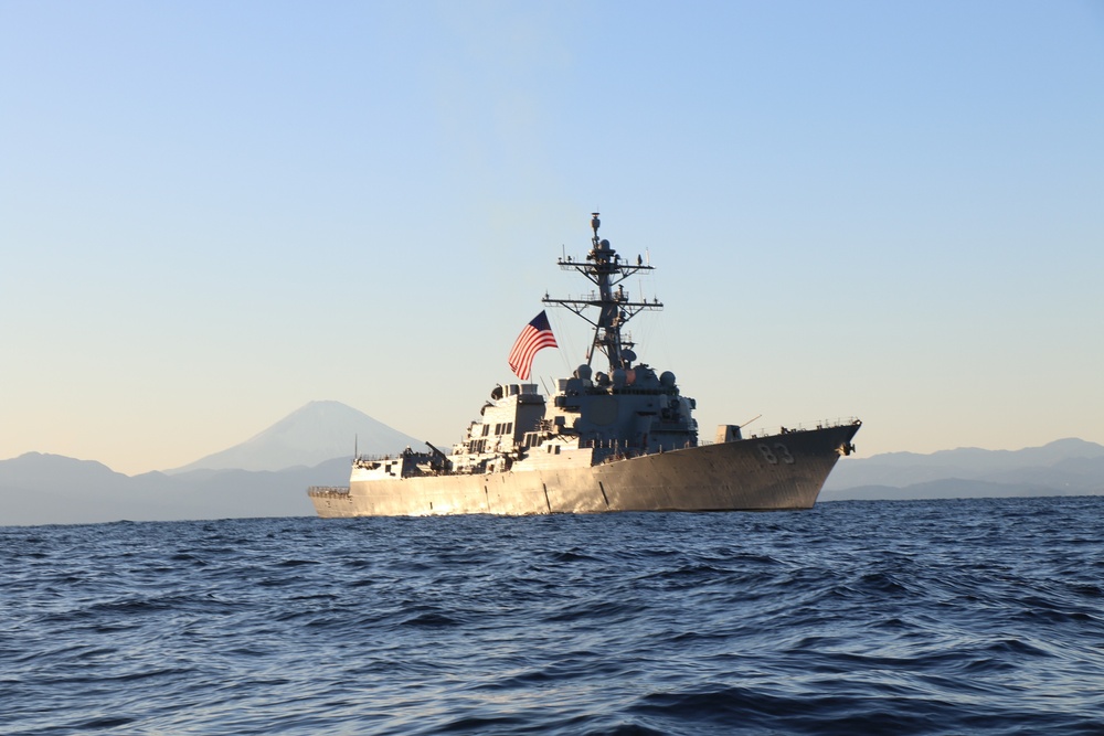 USS Howard (DDG 83) Conducts Small Boat Operations