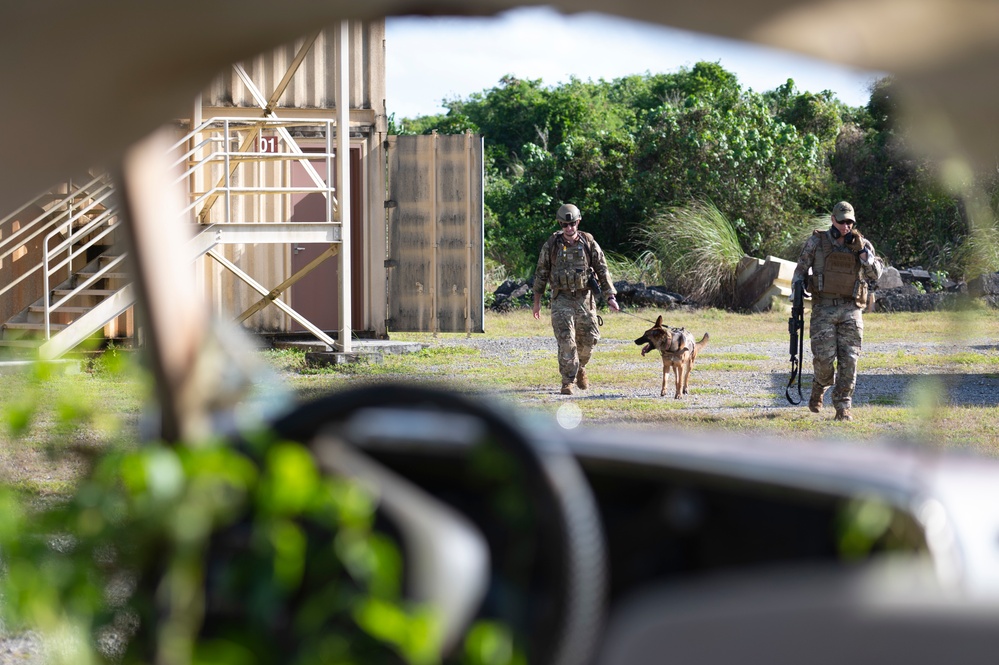 Combined MWD teams train during Pacific Defender