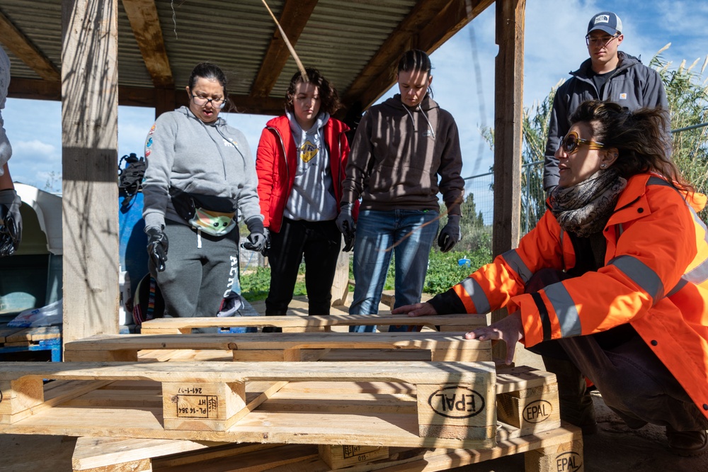 USS Leyte Gulf (CG 55) Sailors Volunteer in Crete, Greece