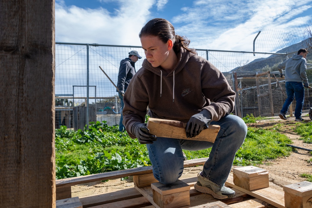 USS Leyte Gulf (CG 55) Sailors Volunteer in Crete, Greece