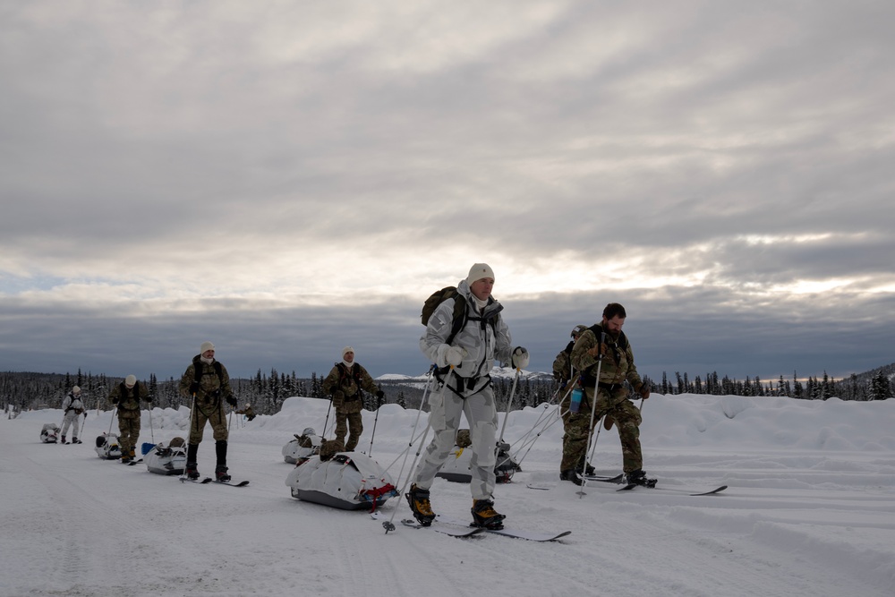 3rd ASOS special warfare Airmen conduct unsupported, sustained cold-weather training during Operation Agipen 2: Part I