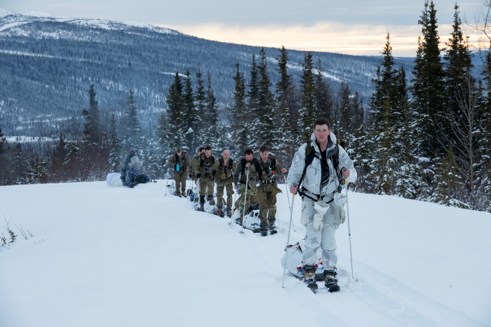 3rd ASOS special warfare Airmen conduct unsupported, sustained cold-weather training during Operation Agipen 2: Part I