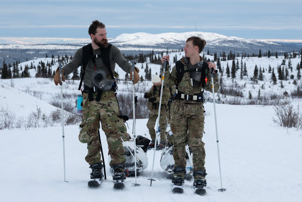 3rd ASOS special warfare Airmen conduct unsupported, sustained cold-weather training during Operation Agipen 2: Part I