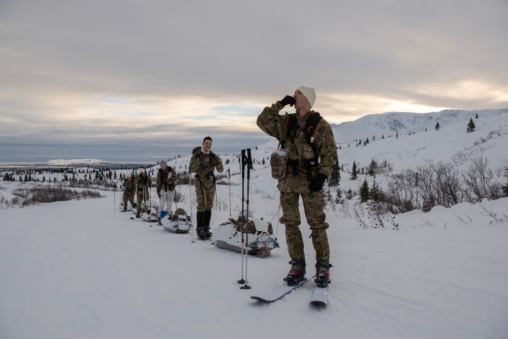 3rd ASOS special warfare Airmen conduct unsupported, sustained cold-weather training during Operation Agipen 2: Part I