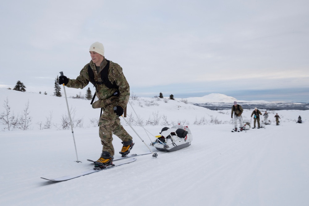 3rd ASOS special warfare Airmen conduct unsupported, sustained cold-weather training during Operation Agipen 2: Part I