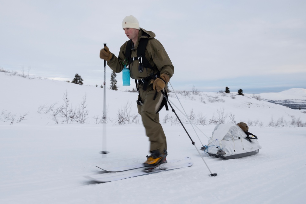 3rd ASOS special warfare Airmen conduct unsupported, sustained cold-weather training during Operation Agipen 2: Part I