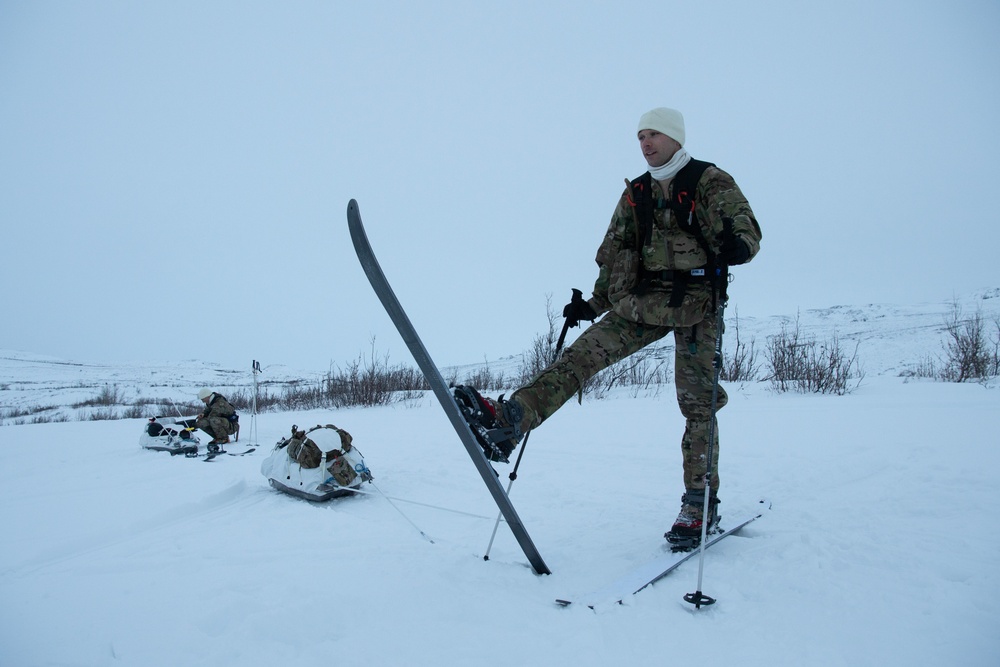 3rd ASOS special warfare Airmen conduct unsupported, sustained cold-weather training during Operation Agipen 2: Part II