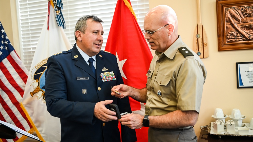 Colombian Military Attache Visits the IADC