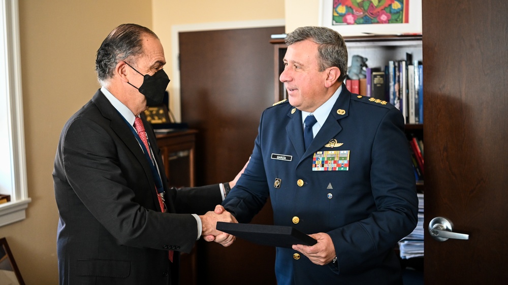 Colombian Military Attache Visits the IADC