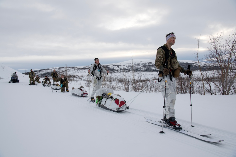 3rd ASOS special warfare Airmen conduct unsupported, sustained cold-weather training during Operation Agipen 2: Part II