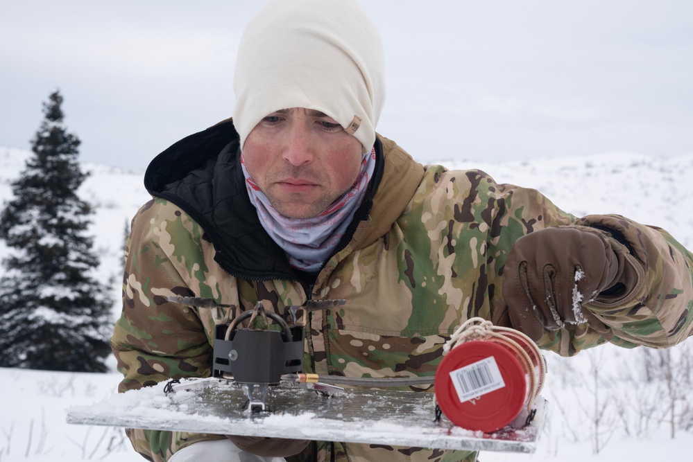 3rd ASOS special warfare Airmen conduct unsupported, sustained cold-weather training during Operation Agipen 2: Part II