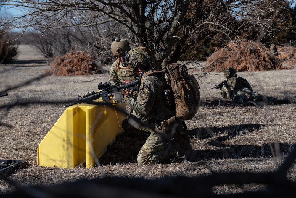 22 SFS conducts helo training with U.S. Army