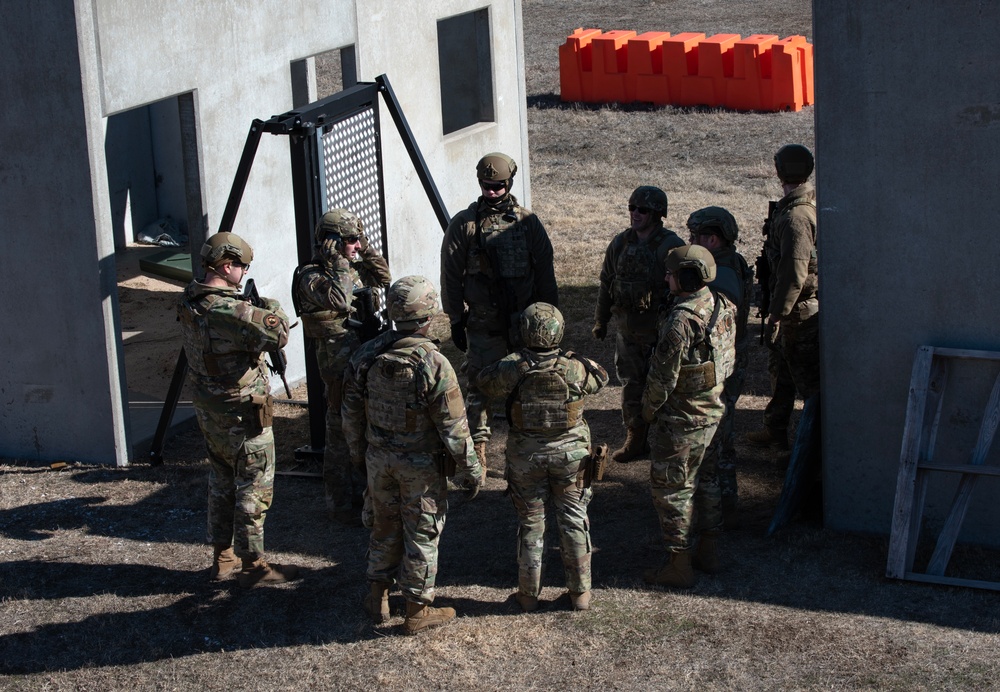 22 SFS conducts helo training with U.S. Army