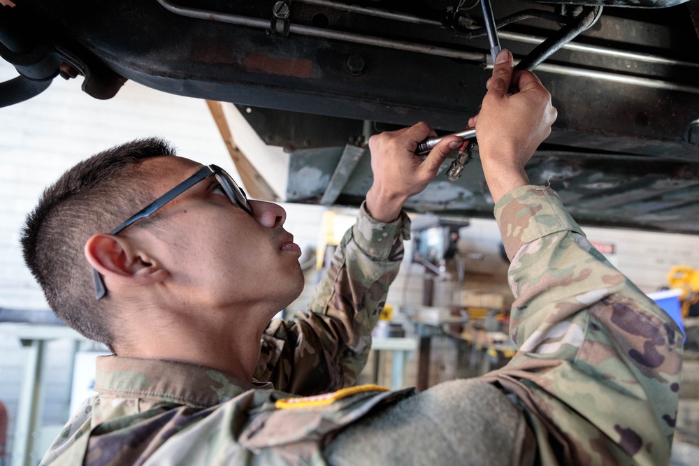 996th MCAS Mechanics Maintain Vehicles