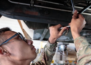 996th MCAS Mechanics Maintain Vehicles