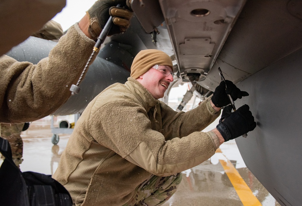 180FW Conducts Mission During Winter Weather