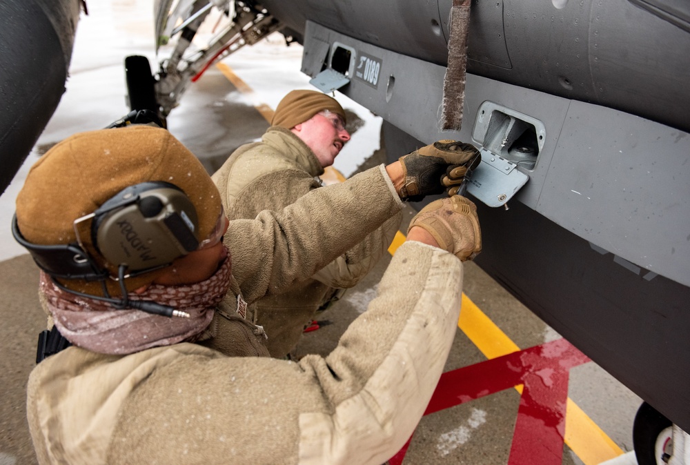 180FW Conducts Mission During Winter Weather