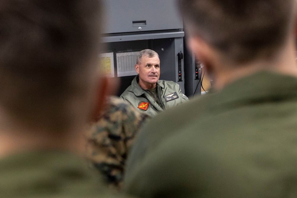 Maj. Gen. Gering Touches Base with the Knightriders