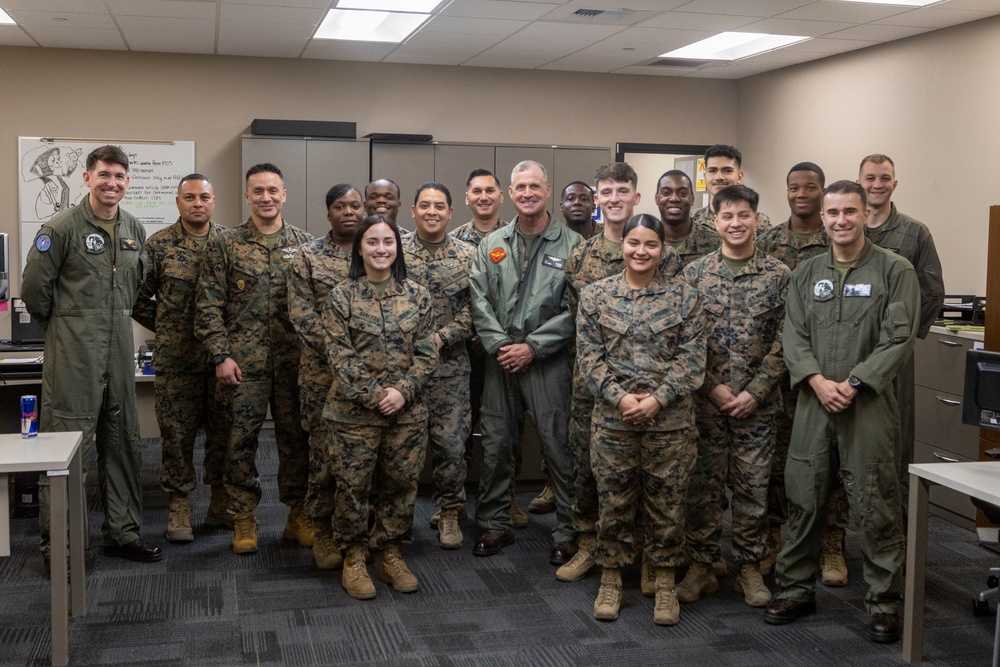 Maj. Gen. Gering Touches Base with the Knightriders