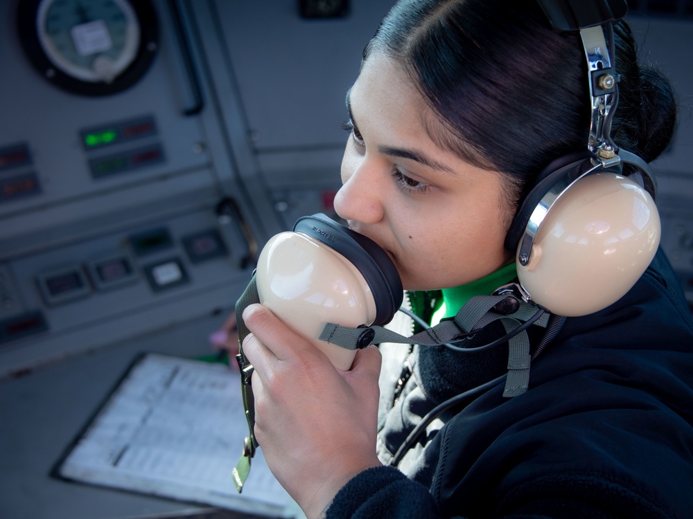 USS Carl Vinson (CVN 70) Sailors Conduct Flight Operations in the Pacific Ocean