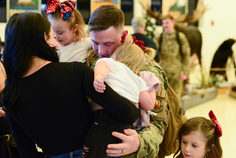 Maine Air National Guard personnel return from six-month deployment