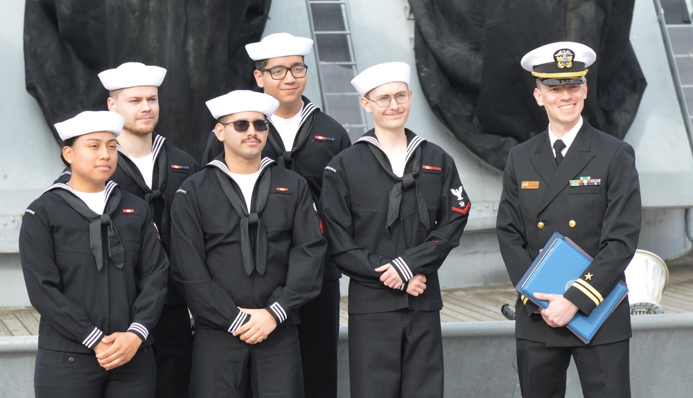 Naval Museum hosts a reenlistment ceremony