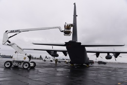 Maintainers keep Hurricane Hunters flying