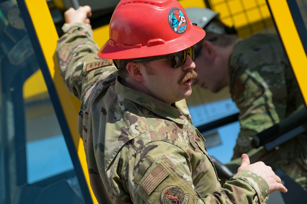 172nd Maintainers and Civil Engineers receive crane training