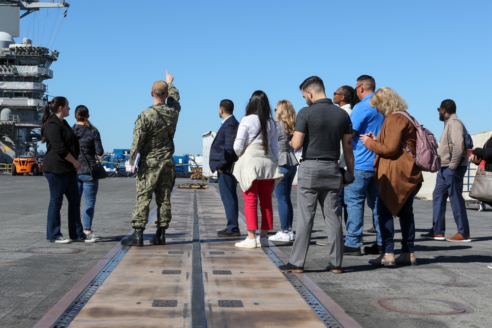 Abraham Lincoln hosts Navy OLA liaisons