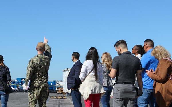 Abraham Lincoln hosts Navy OLA liaisons