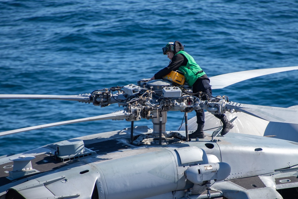 USS Carl Vinson (CVN 70) Sailors Conduct Flight Operations in the Pacific Ocean