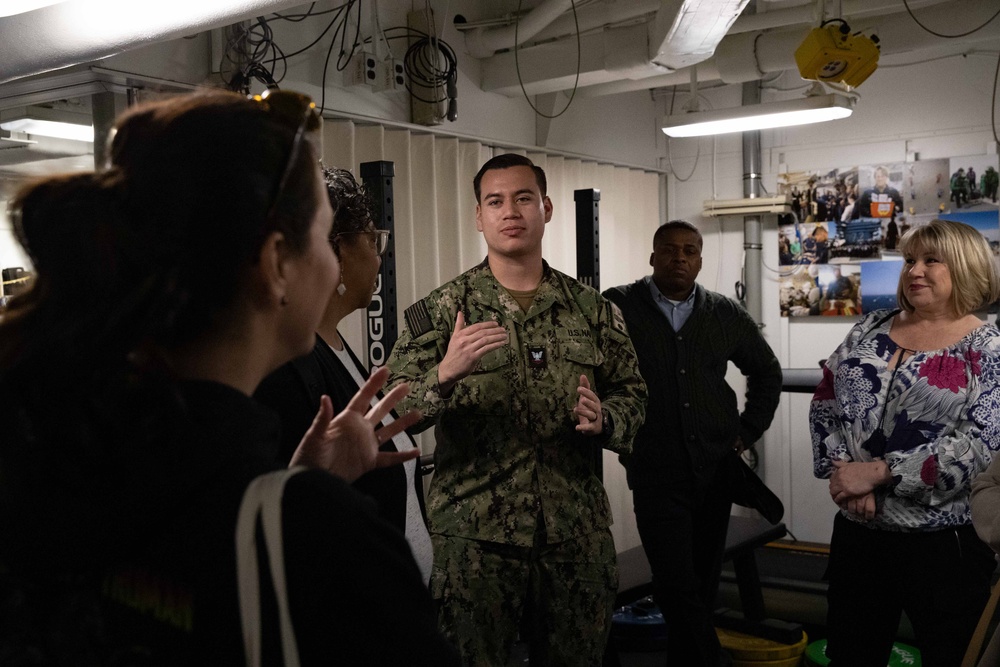 Abraham Lincoln hosts Navy Office of Legislative Affairs liaisons