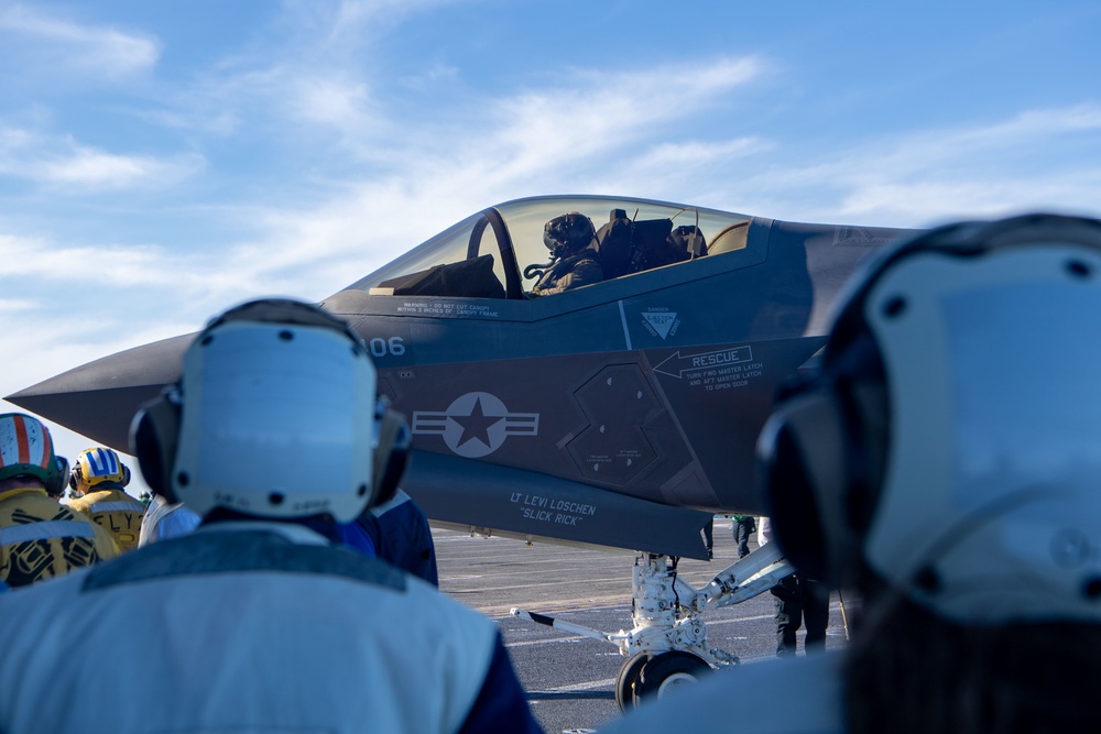 USS Carl Vinson (CVN 70) Hosts Visitors from the Office of Legislative Affairs in the Pacific Ocean