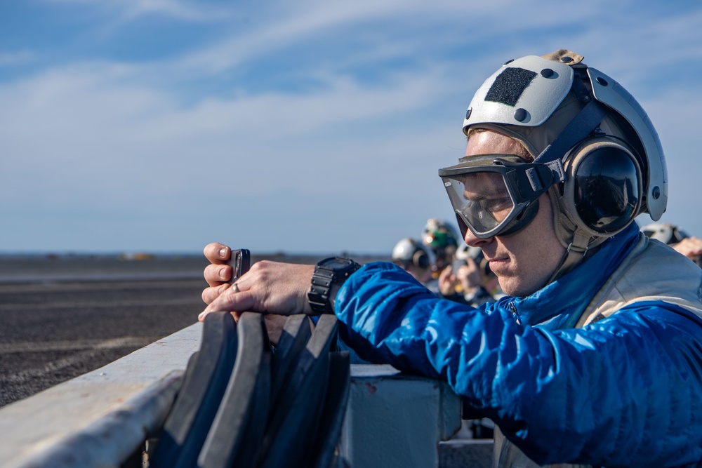 USS Carl Vinson (CVN 70) Hosts Visitors from the Office of Legislative Affairs in the Pacific Ocean