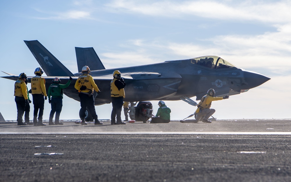 USS Carl Vinson (CVN 70) Hosts Visitors from the Office of Legislative Affairs in the Pacific Ocean