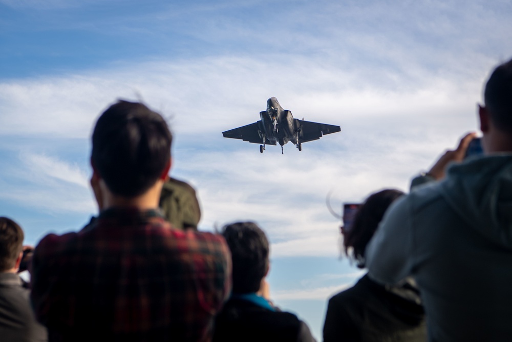 USS Carl Vinson (CVN 70) Hosts Visitors from the Office of Legislative Affairs in the Pacific Ocean