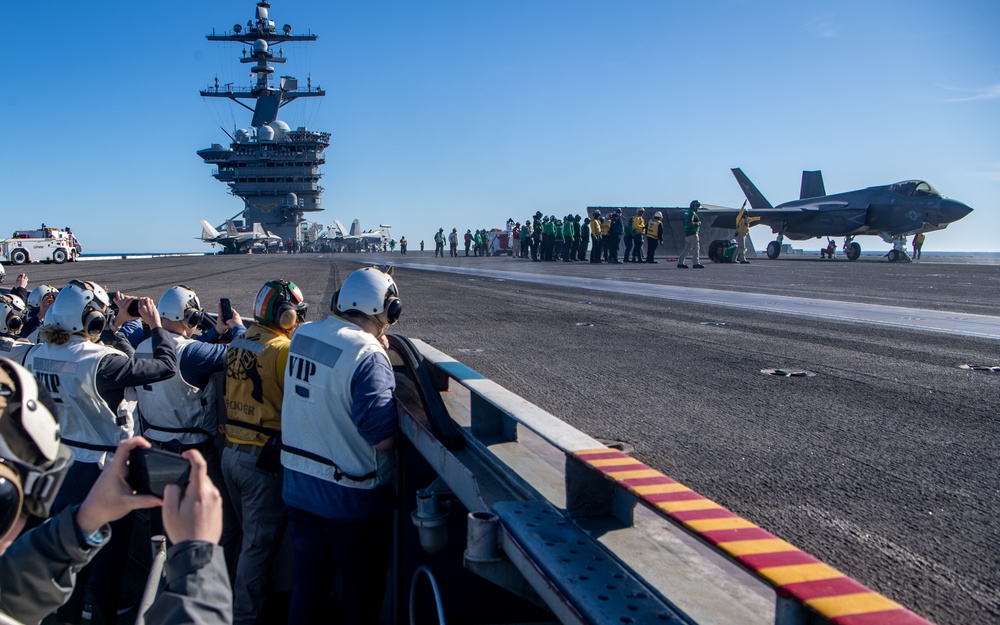 USS Carl Vinson (CVN 70) Hosts Visitors from the Office of Legislative Affairs in the Pacific Ocean