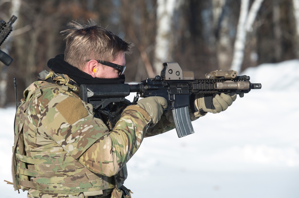 Navy Explosive Ordnance Disposal Hosts Arctic Training Exercise Snow Crab Ex