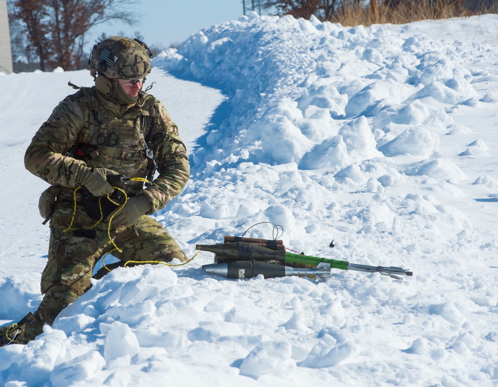 Navy Explosive Ordnance Disposal Hosts Arctic Training Exercise Snow Crab Ex