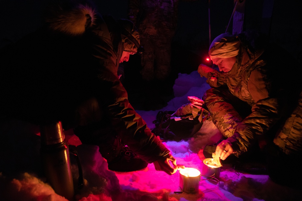 3rd ASOS special warfare Airmen conduct unsupported, sustained cold-weather training during Operation Agipen 2: Part III