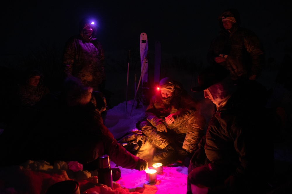 3rd ASOS special warfare Airmen conduct unsupported, sustained cold-weather training during Operation Agipen 2: Part III