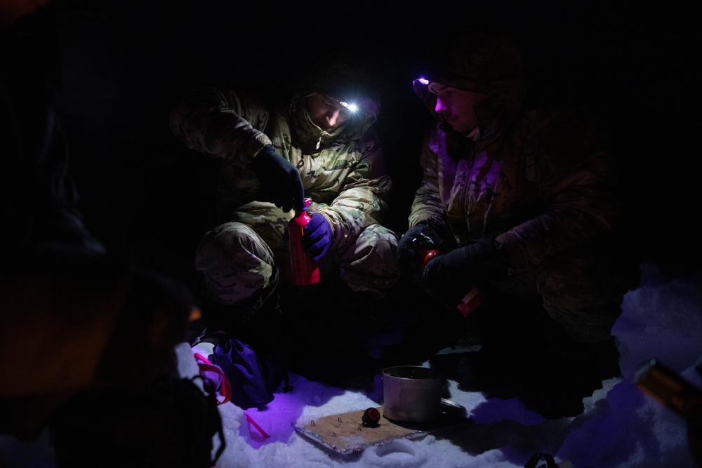 3rd ASOS special warfare Airmen conduct unsupported, sustained cold-weather training during Operation Agipen 2: Part III