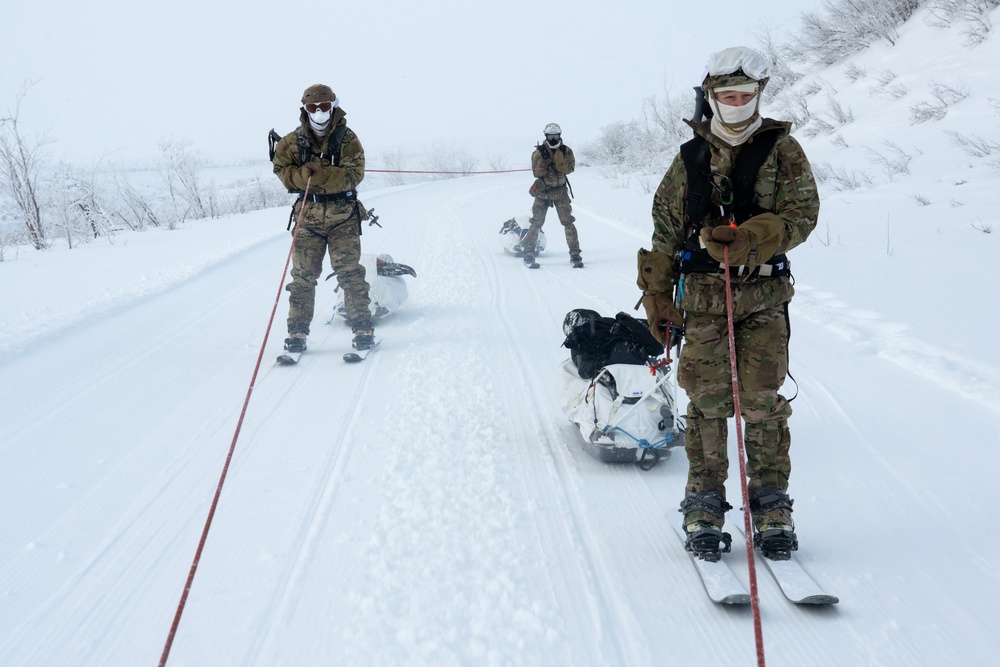 3rd ASOS special warfare Airmen conduct unsupported, sustained cold-weather training during Operation Agipen 2: Part III