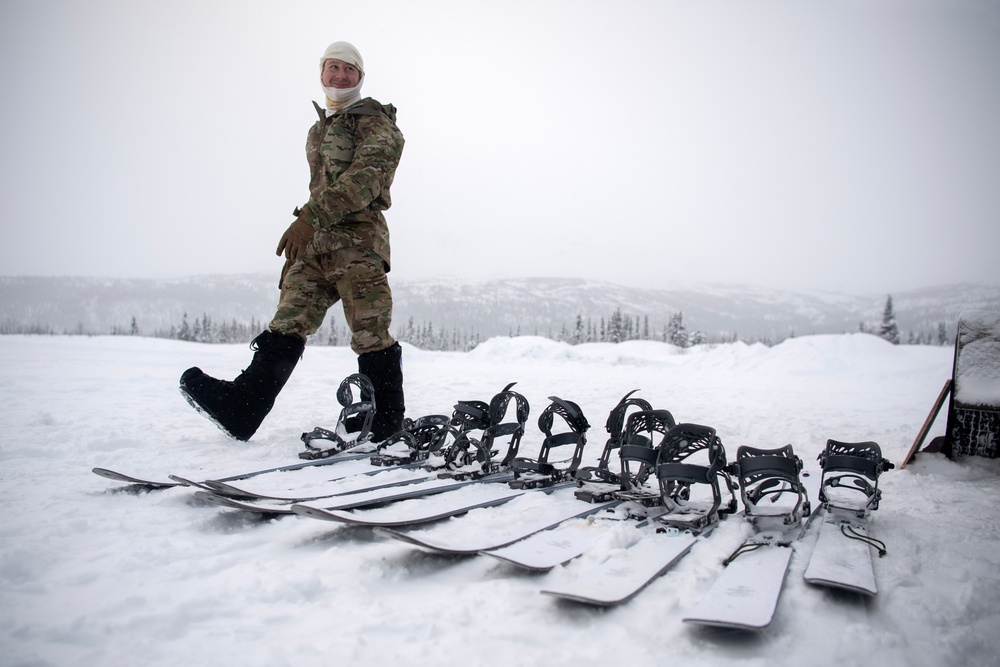 3rd ASOS special warfare Airmen conduct unsupported, sustained cold-weather training during Operation Agipen 2: Part III