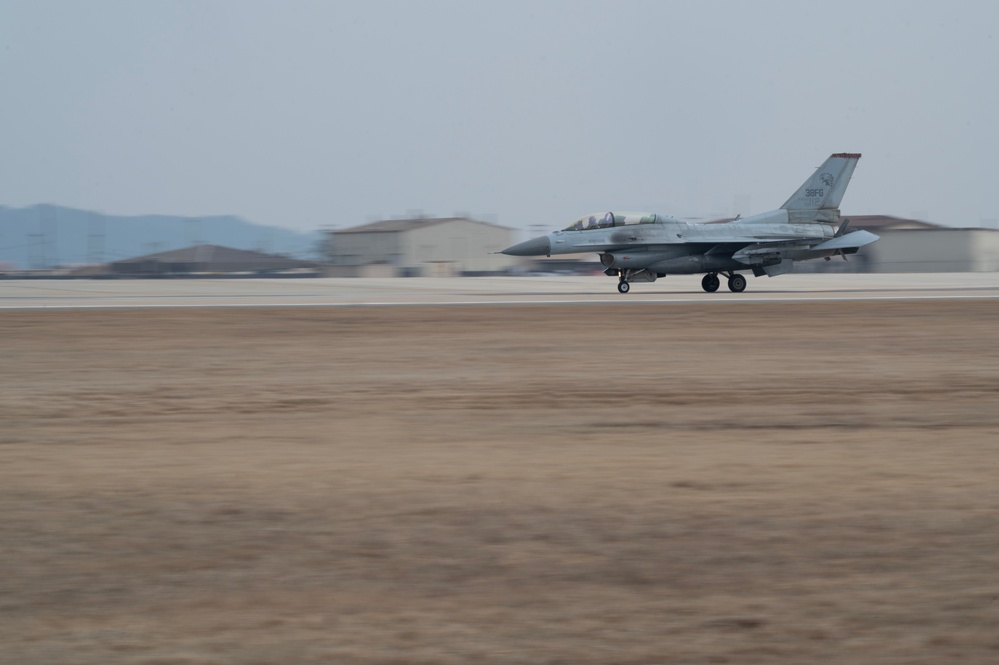 F-16, KF-16 Fighting Falcons soar over Kunsan Air Base