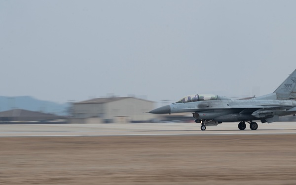 F-16, KF-16 Fighting Falcons soar over Kunsan Air Base