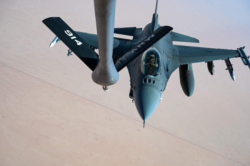 91st EARS refuels F-16s patrolling CENTCOM AOR